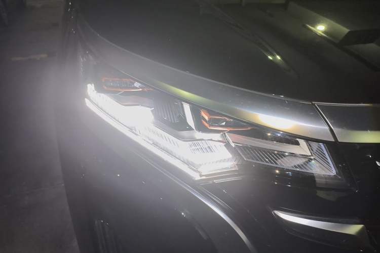 Used Denza D9 2022 DM-i 1040 Prestige Model Right Front Headlight