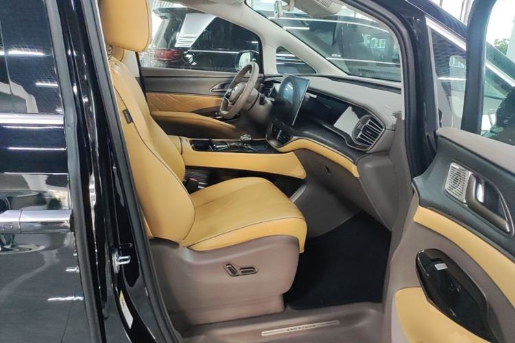 Used Denza D9 2022 DM-i 970 Four-Wheel Drive Prestige Model Right Front Seat