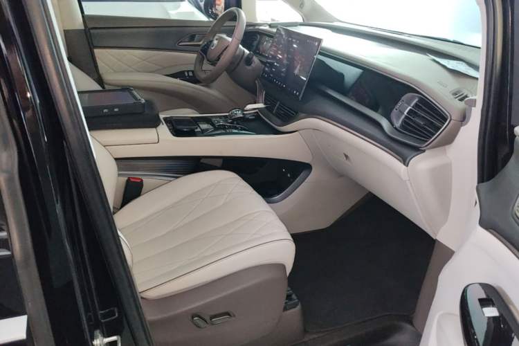 Used Denza D9 2022 DM-i 970 Four-Wheel Drive Flagship Model Right Front Seat