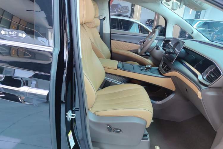 Used Denza D9 2022 DM-i 970 Four-Wheel Drive Flagship Model Right Front Seat
