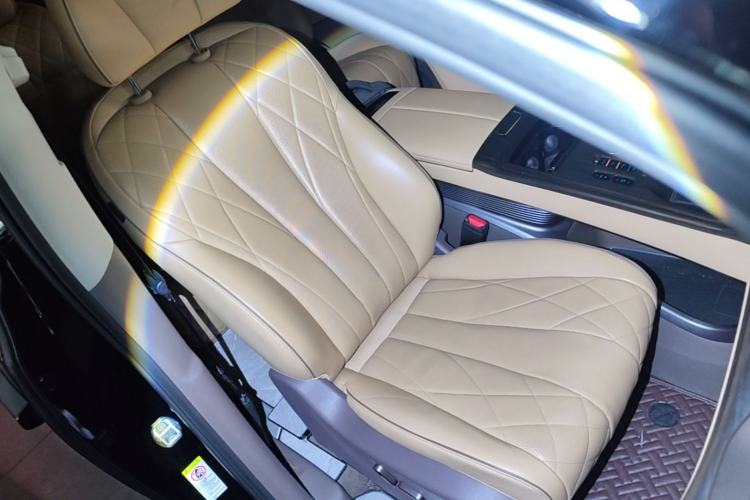 Used Denza D9 2022 DM-i 1040 Prestige Model Right Front Seat