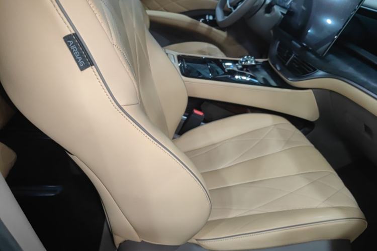 Used Denza D9 2022 DM-i 1040 Prestige Model Right Front Seat