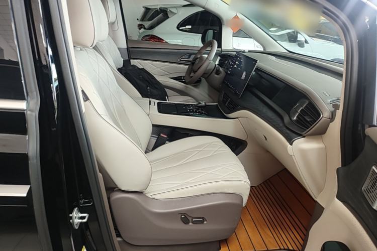 Used Denza D9 2022 DM-i 945 Luxury Model Right Front Seat