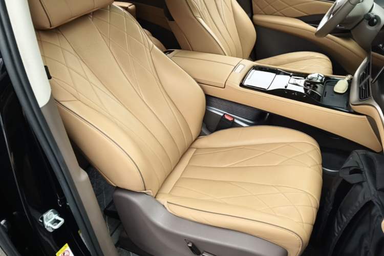 Used Denza D9 2022 DM-i 970 Four-Wheel Drive Prestige Model Right Front Seat