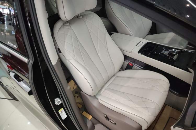 Used Denza D9 2022 DM-i 970 Four-Wheel Drive Flagship Model Right Front Seat