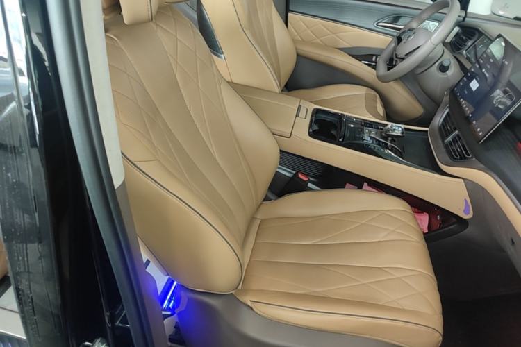 Used Denza D9 2022 DM-i 970 Four-Wheel Drive Flagship Model Right Front Seat