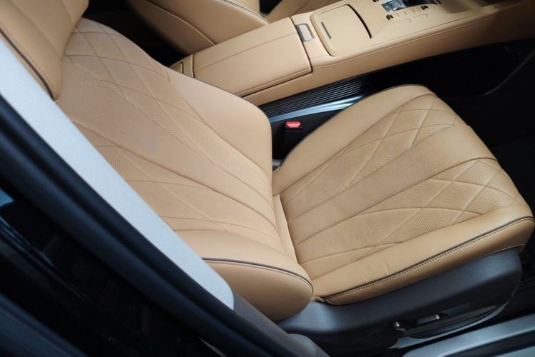 Used Denza D9 2022 DM-i 970 Four-Wheel Drive Prestige Model Right Front Seat