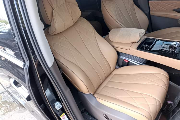 Used Denza D9 2022 DM-i 970 Four-Wheel Drive Prestige Model Right Front Seat