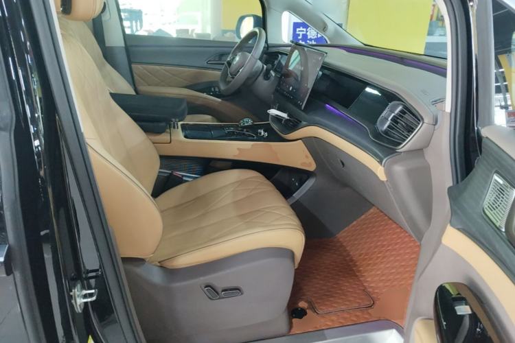 Used Denza D9 2022 DM-i 970 Four-Wheel Drive Flagship Model Right Front Seat