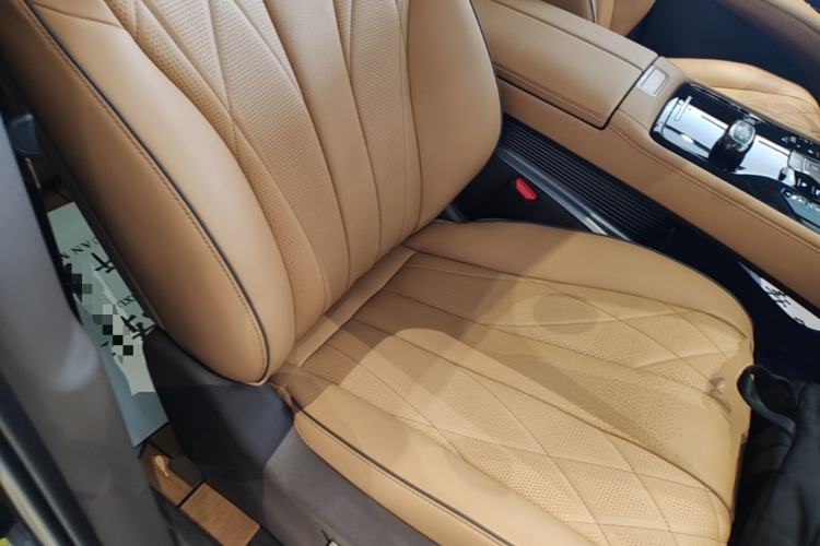 Used Denza D9 2022 DM-i 1040 Prestige Model Right Front Seat