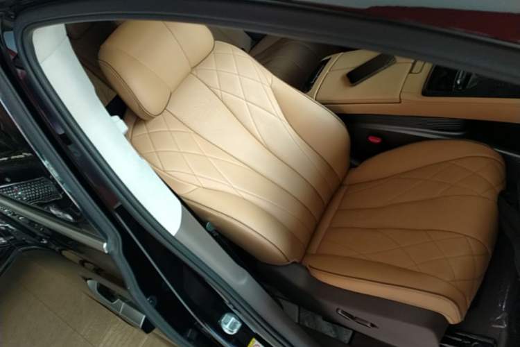 Used Denza D9 2022 DM-i 970 Four-Wheel Drive Flagship Model Right Front Seat