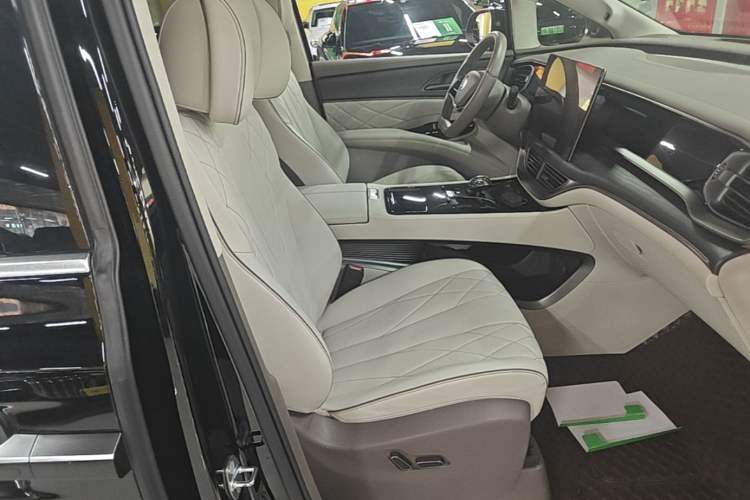 Used Denza D9 2022 DM-i 970 Four-Wheel Drive Flagship Model Right Front Seat
