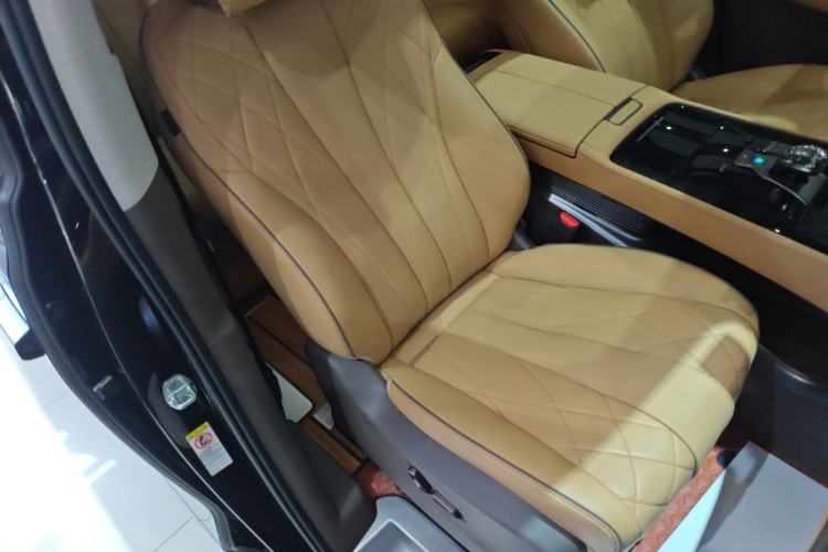 Used Denza D9 2022 DM-i 1040 Prestige Model Right Front Seat