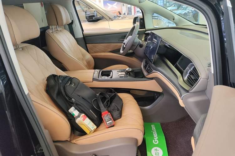 Used Denza D9 2022 DM-i 970 Four-Wheel Drive Flagship Model Right Front Seat