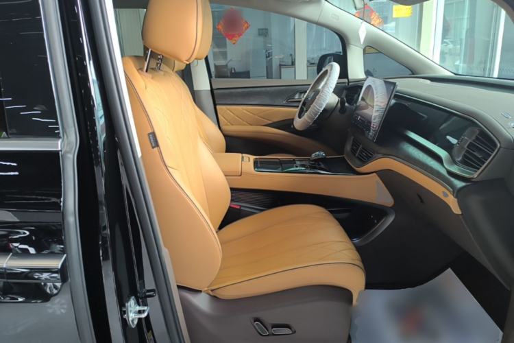 Used Denza D9 2022 DM-i 1040 Prestige Model Right Front Seat
