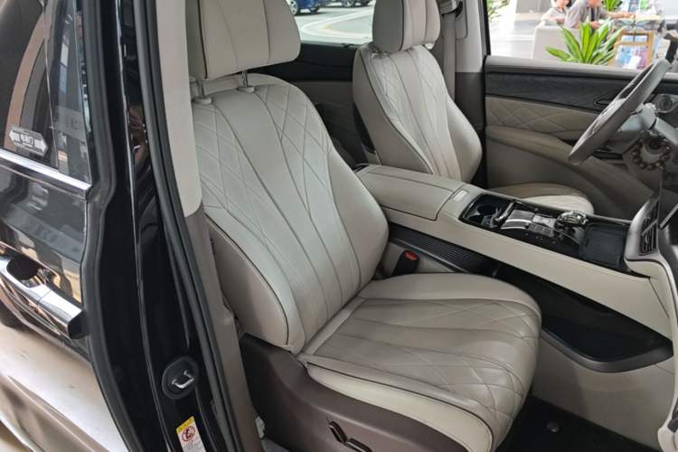 Used Denza D9 2022 DM-i 1040 Prestige Model Right Front Seat