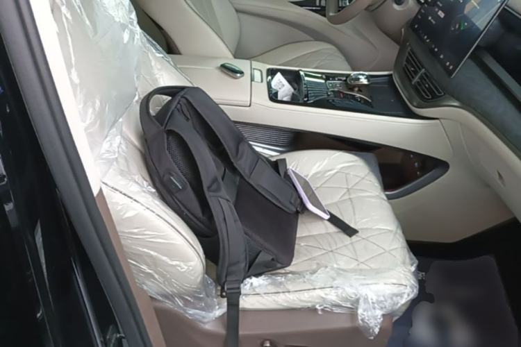 Used Denza D9 2022 DM-i 1040 Prestige Model Right Front Seat