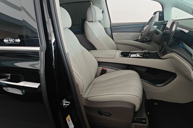 Used Denza D9 2022 DM-i 970 Four-Wheel Drive Flagship Model Right Front Seat