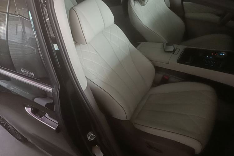 Used Denza D9 2022 DM-i 970 Four-Wheel Drive Prestige Model Right Front Seat