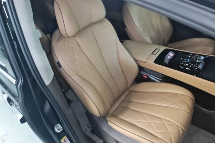 Used Denza D9 2022 EV 600 Four-Wheel Drive Flagship Model Right Front Seat
