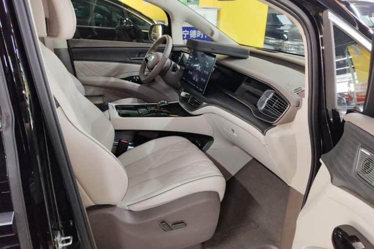 Used Denza D9 2022 DM-i 970 Four-Wheel Drive Flagship Model Right Front Seat