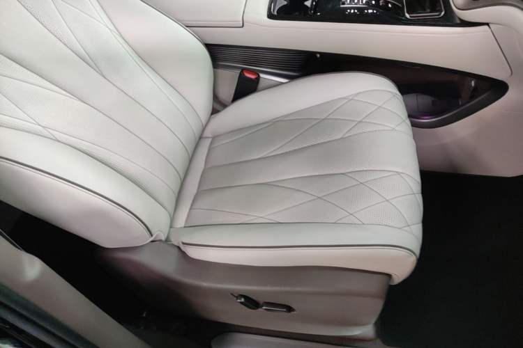 Used Denza D9 2022 DM-i 1040 Prestige Model Right Front Seat
