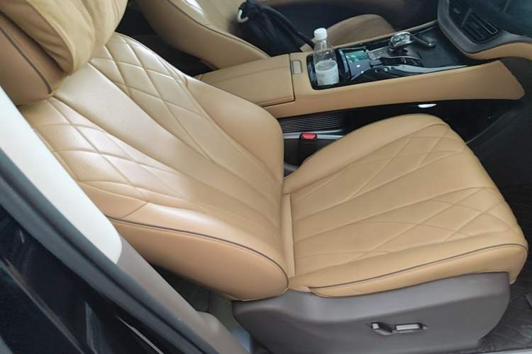 Used Denza D9 2022 DM-i 1040 Prestige Model Right Front Seat