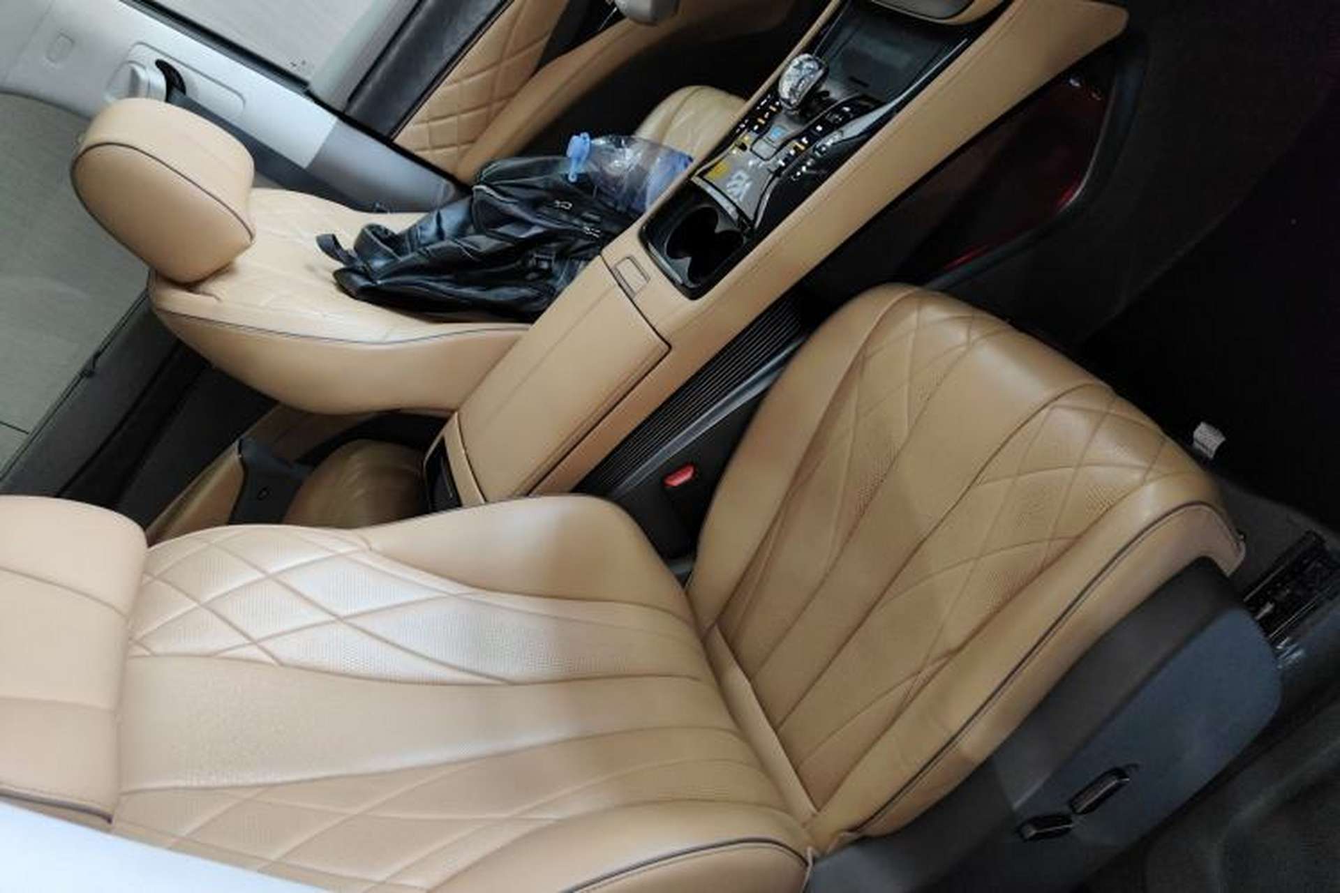 Used Denza D9 2022 DM-i 1040 Prestige Model Right Front Seat