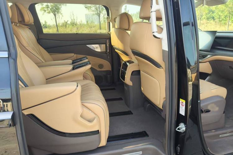 Used Denza D9 2022 EV 600 Four-Wheel Drive Prestige Model Right Front Seat