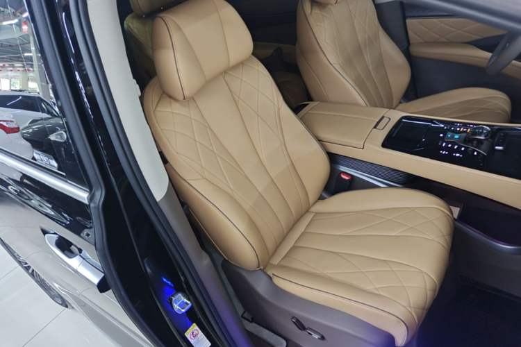 Used Denza D9 2022 DM-i 1040 Prestige Model Right Front Seat