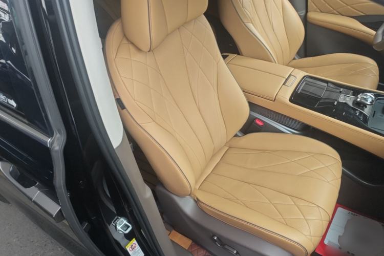 Used Denza D9 2022 DM-i 1040 Prestige Model Right Front Seat