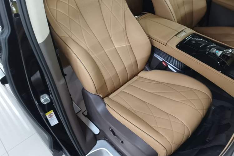 Used Denza D9 2022 DM-i 970 Four-Wheel Drive Flagship Model Right Front Seat