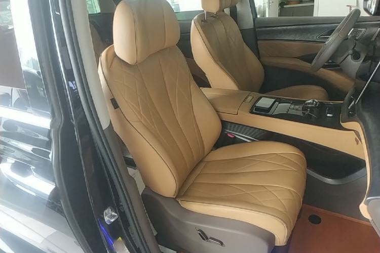 Used Denza D9 2022 DM-i 1040 Prestige Model Right Front Seat