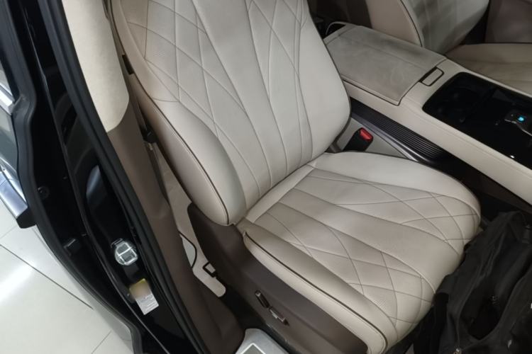 Used Denza D9 2022 DM-i 970 Four-Wheel Drive Flagship Model Right Front Seat