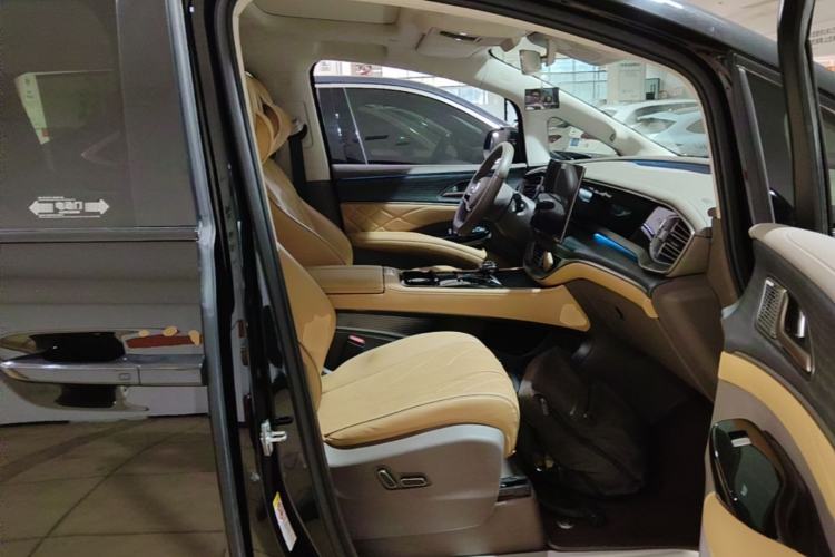 Used Denza D9 2022 DM-i 970 Four-Wheel Drive Flagship Model Right Front Seat