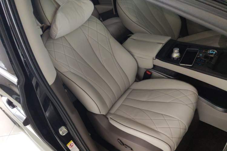 Used Denza D9 2022 DM-i 970 Four-Wheel Drive Prestige Model Right Front Seat