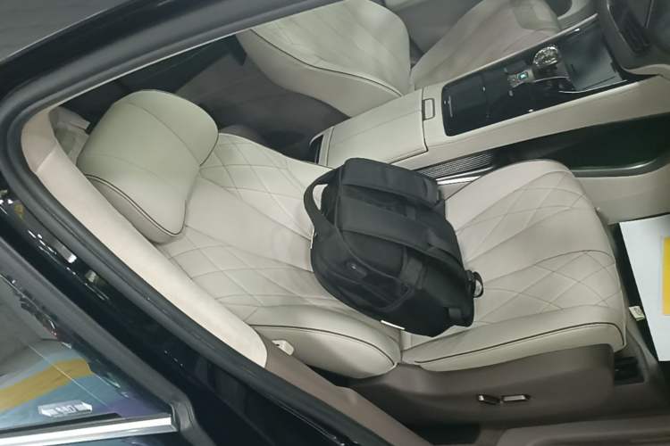 Used Denza D9 2022 DM-i 970 Four-Wheel Drive Flagship Model Right Front Seat