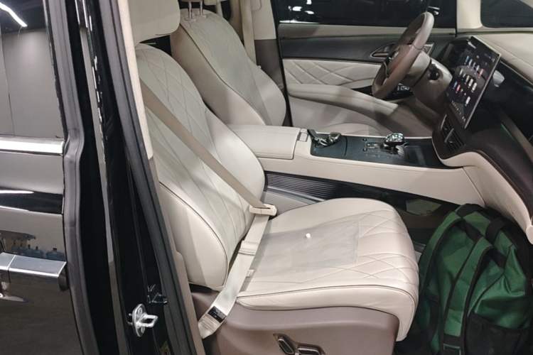 Used Denza D9 2022 DM-i 970 Four-Wheel Drive Flagship Model Right Front Seat
