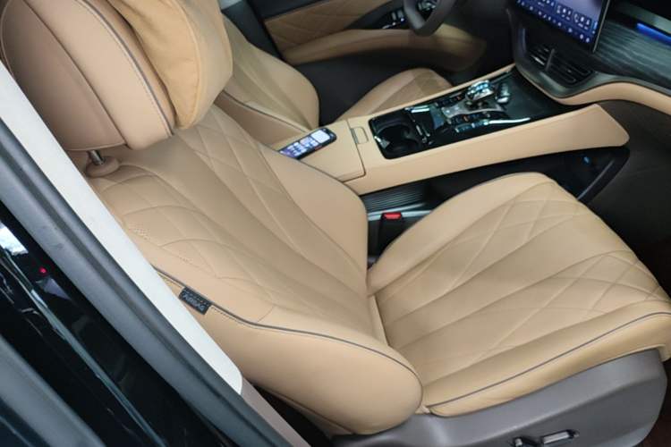 Used Denza D9 2022 DM-i 970 Four-Wheel Drive Flagship Model Right Front Seat