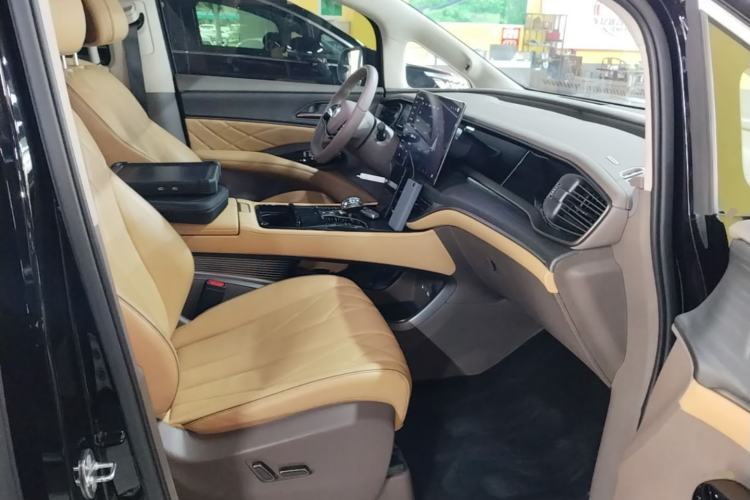 Used Denza D9 2022 DM-i 970 Four-Wheel Drive Flagship Model Right Front Seat