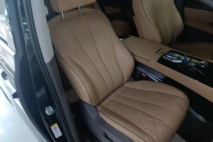Used Denza D9 2022 DM-i 970 Four-Wheel Drive Prestige Model Right Front Seat
