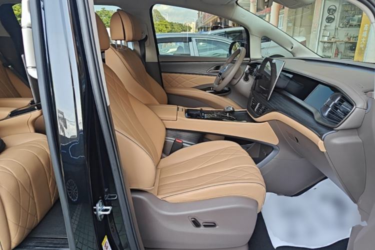 Used Denza D9 2022 DM-i 970 Four-Wheel Drive Flagship Model Right Front Seat