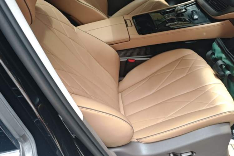 Used Denza D9 2022 DM-i 1040 Prestige Model Right Front Seat