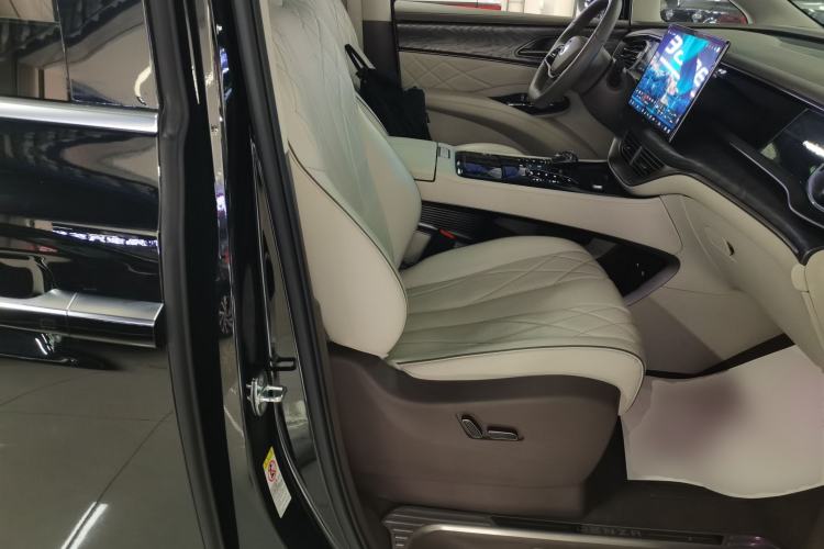 Used Denza D9 2022 DM-i 1040 Prestige Model Right Front Seat