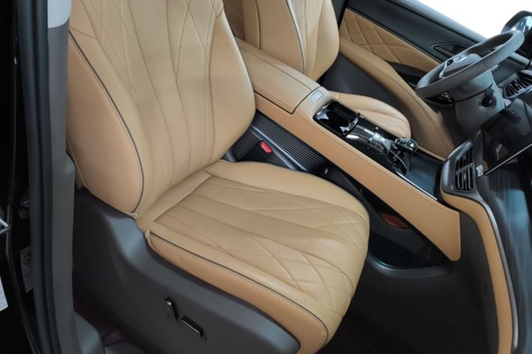 Used Denza D9 2022 DM-i 970 Four-Wheel Drive Prestige Model Right Front Seat