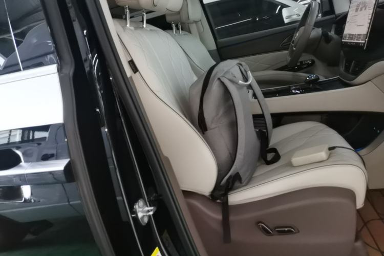 Used Denza D9 2022 DM-i 970 Four-Wheel Drive Flagship Model Right Front Seat