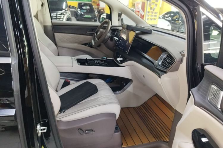 Used Denza D9 2022 DM-i 970 Four-Wheel Drive Prestige Model Right Front Seat