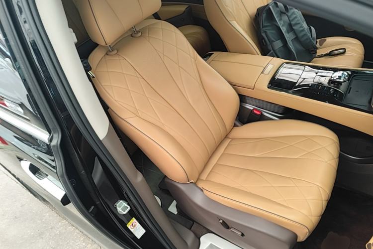Used Denza D9 2022 DM-i 970 Four-Wheel Drive Prestige Model Right Front Seat