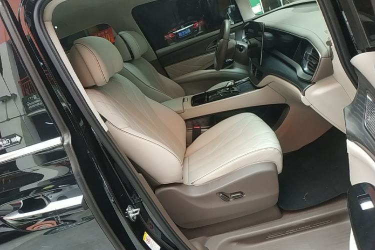Used Denza D9 2022 DM-i 970 Four-Wheel Drive Flagship Model Right Front Seat