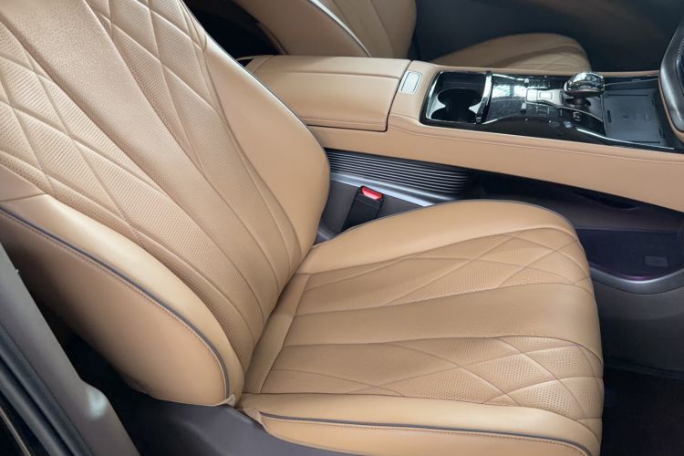 Used Denza D9 2022 DM-i 1040 Prestige Model Right Front Seat